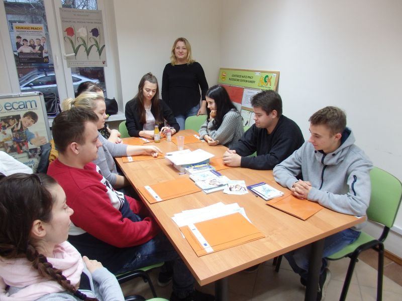 KOLEJNA FORMA WSPARCIA W PROJEKCIE „OD SZKOLENIA DO ZATRUDNIENIA YEI” W SKARŻYSKU-KAMIENNEJ