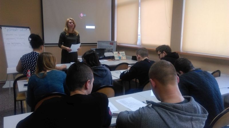 GRUPOWE DORADZTWO ZAWODOWE W PROJEKCIE „OD SZKOLENIA DO ZATRUDNIENIA – YEI” W PIŃCZOWIE