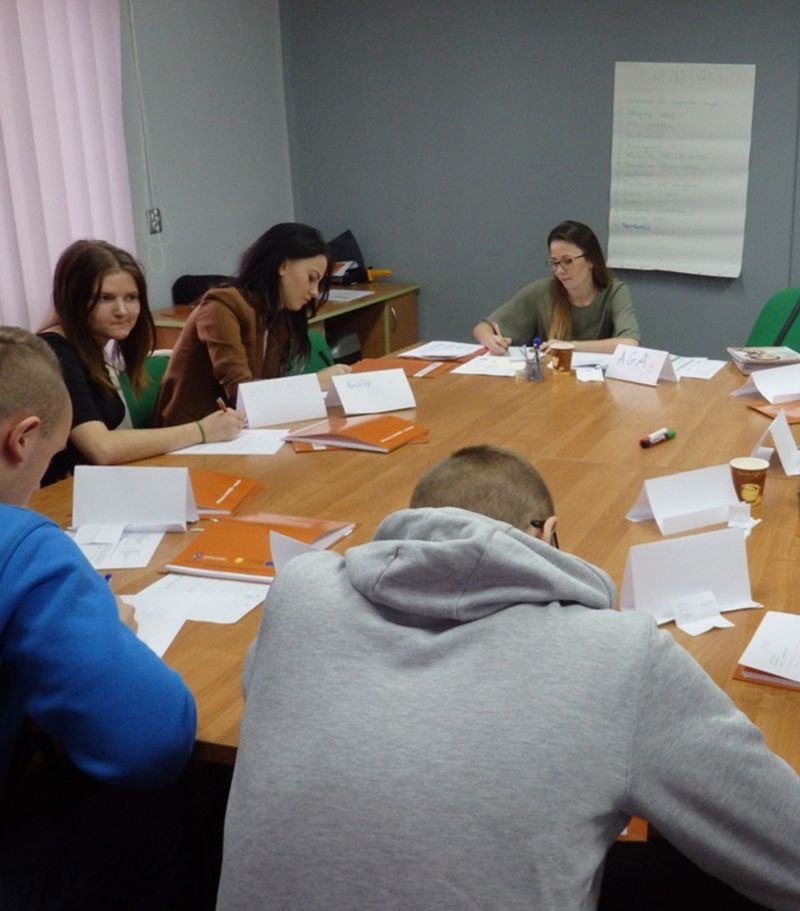 GRUPOWE DORADZTWO W RAMACH PROJEKTU „OD SZKOLENIA DO ZARUDNIENIA – YEI” W OPATOWIE