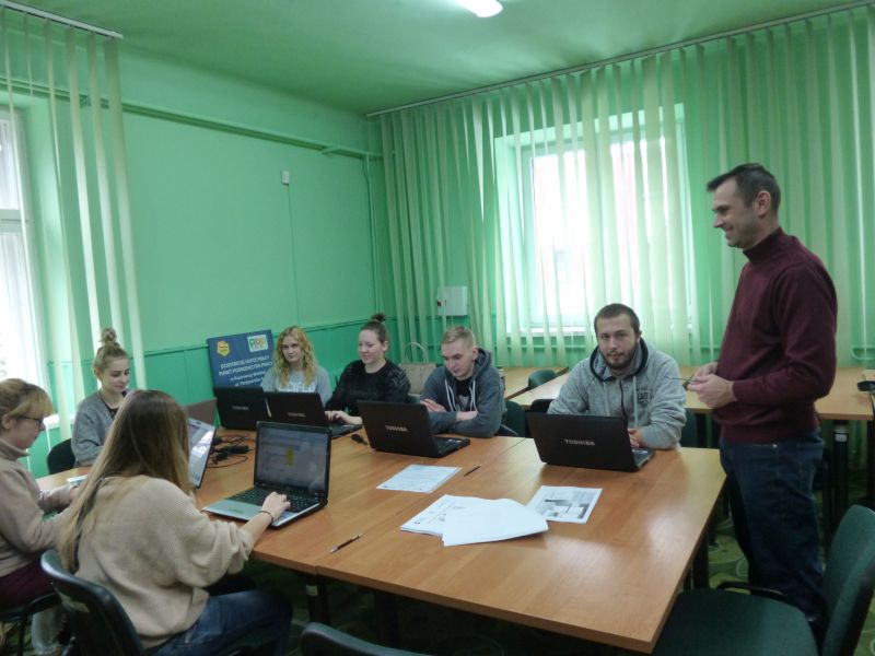 ZAJĘCIA KOMPUTEROWE W ŚWIĘTOKRZYSKIEJ WK OHP W RAMACH PROJEKTU „OD SZKOLENIA DO ZATRUDNIENIA-YEI”