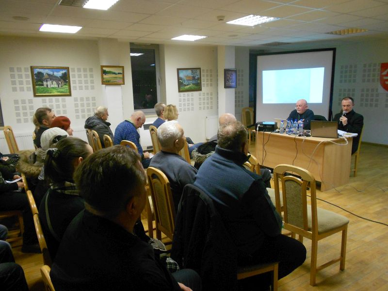 UCZESTNICY 13 – 1 ŚRODOWISKOWEGO HUFCA PRACY W JĘDRZEJOWIE NA WYKŁADZIE O ARMII KRAJOWEJ