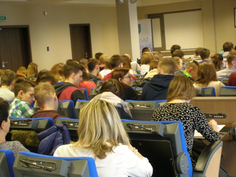 POWIAT KIELECKI PRZECIWKO HANDLOWI LUDŹMI