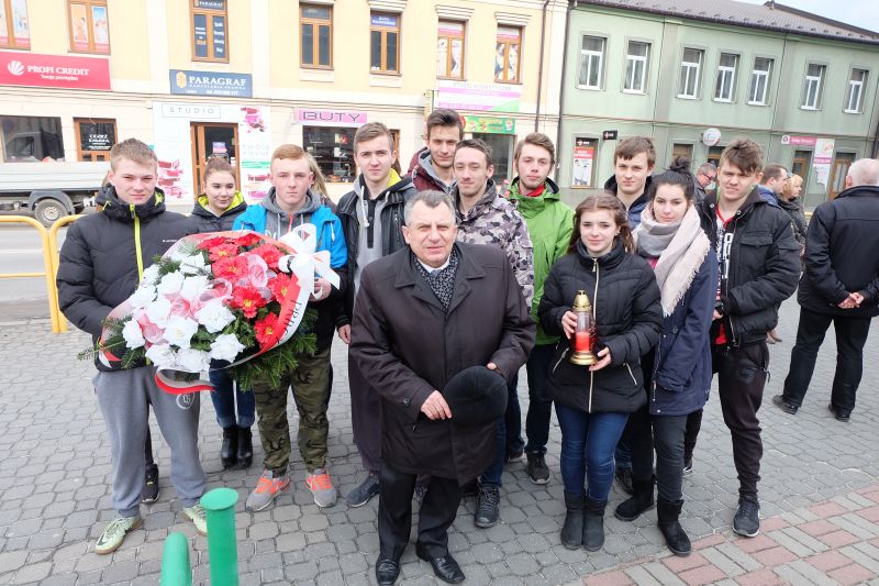 PAMIĘĆ O ŻOŁNIERZACH WYKLĘTYCH W 13-1 ŚRODOWISKOWYM HUFCU PRACY W JĘDRZEJOWIE