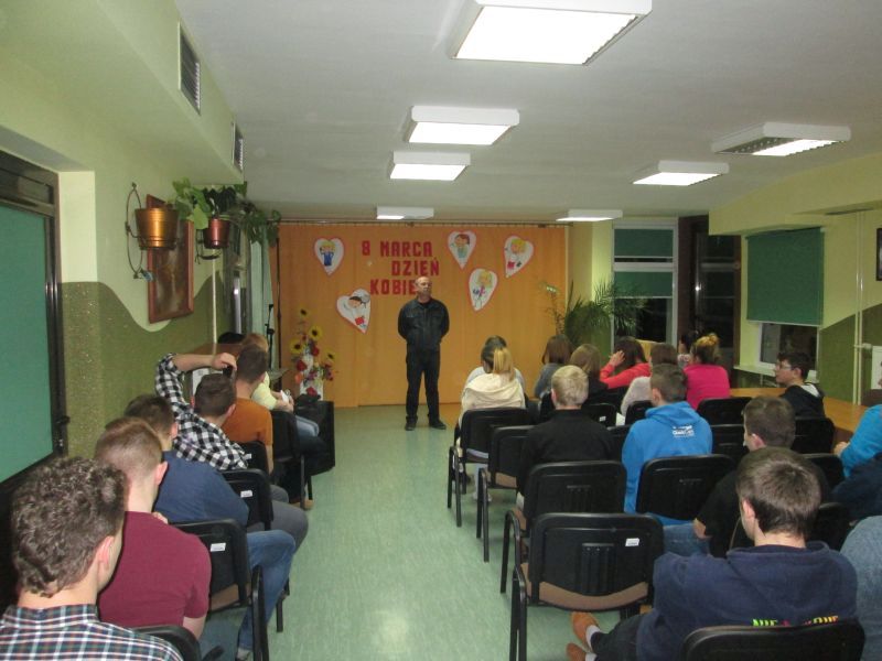 DZIEŃ KOBIET W 13-1 ŚRODOWISKOWYM HUFCU PRACY W JĘDRZEJOWIE