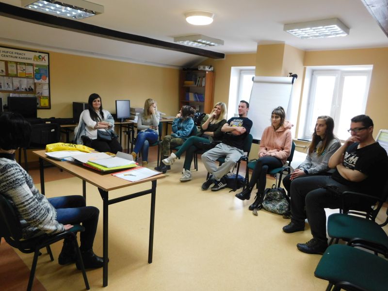 „OD SZKOLENIA DO ZATRUDNIENIA – YEI” W STARACHOWICACH – ZAJĘCIA Z PSYCHOLOGIEM