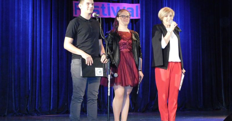 STARACHOWICKI FESTIWAL PIOSENKI „STAR – ACH”