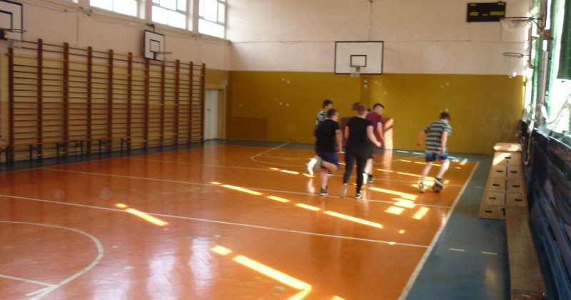 ROZGRYWKI W HALOWĄ PIŁKĘ NOŻNĄ W PIŃCZOWIE