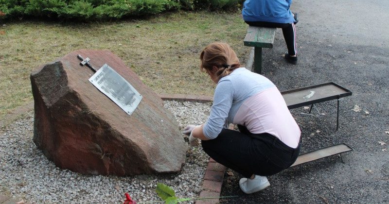 JESIENNE PORZĄDKI NA CMENTARZU