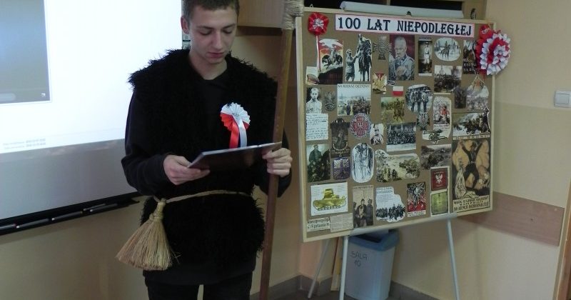 AKADEMIA  Z  OKAZJI  100-LECIA  NIEPODLEGŁOŚCI  W  PIŃCZOWIE