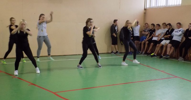 SPORTOWE ROZGRYWKI UCZESTNIKÓW SKARŻYSKIEGO HUFCA PRACY