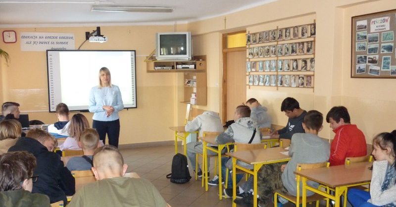 SPOTKANIE Z PSYCHOLOGIEM NA TEMAT SZKODLIWYCH UŻYWEK W PIŃCZOWIE