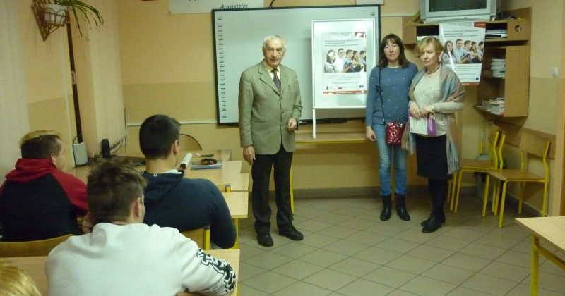 ZAJĘCIA Z JĘZYKA ANGIELSKIEGO W RAMACH PROJEKTU „STAWIAM NA PRZYSZŁOŚĆ”  W PIŃCZOWIE