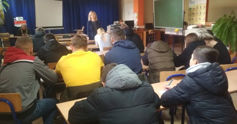 ZAJĘCIA Z DORADCĄ ZAWODOWYM I POŚREDNIKIEM PRACY DLA UCZESTNIKÓW KIELECKIEGO HUFCA PRACY