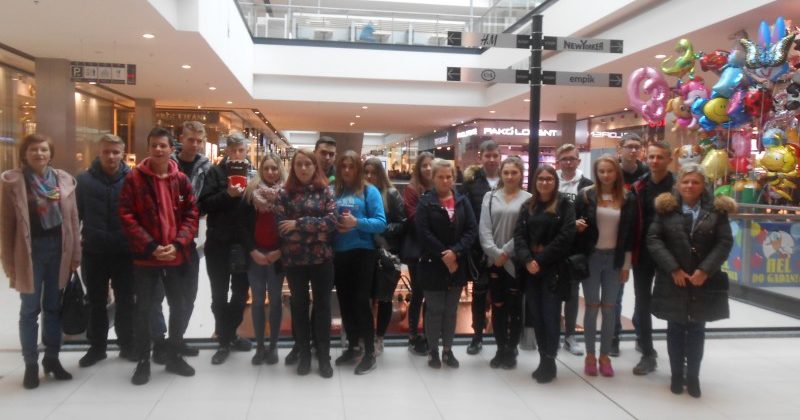 UCZESTNICY OHP Z KOŃSKICH W KINIE