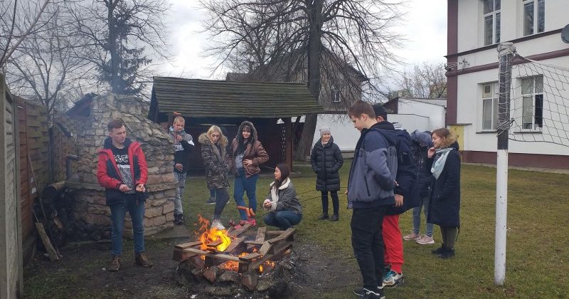 STARACHOWICE: OGNISKO NA ZAKOŃCZENIE FERII W OSIW OHP