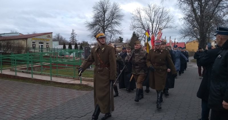 UCZESTNICY 13-2 OŚRODKA SZKOLENIA I WYCHOWANIA W JĘDRZEJOWIE ODDALI HOŁD ŻOŁNIERZOM ARMII KRAJOWEJ