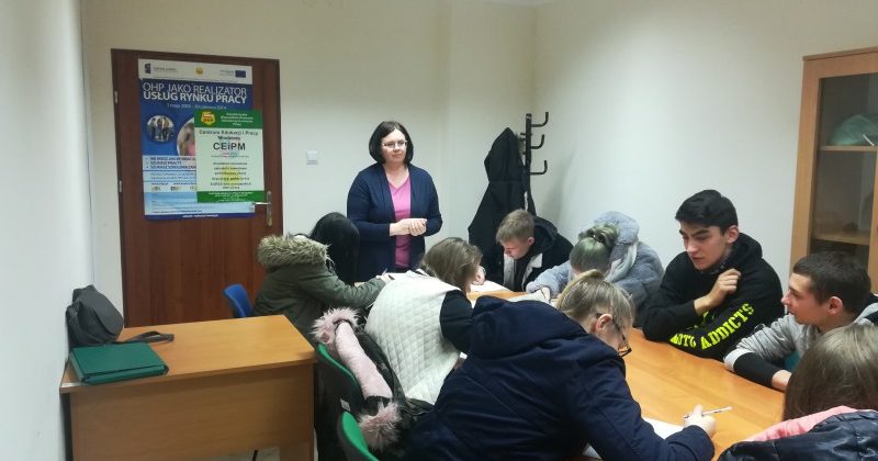 POŁĄCZENIE PRZYJEMNEGO Z POŻYTECZNYM W SKARŻYSKIM HUFCU PRACY