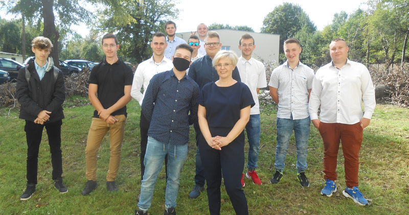 ABSOLWENCI W KONECKIM HUFCU PRACY