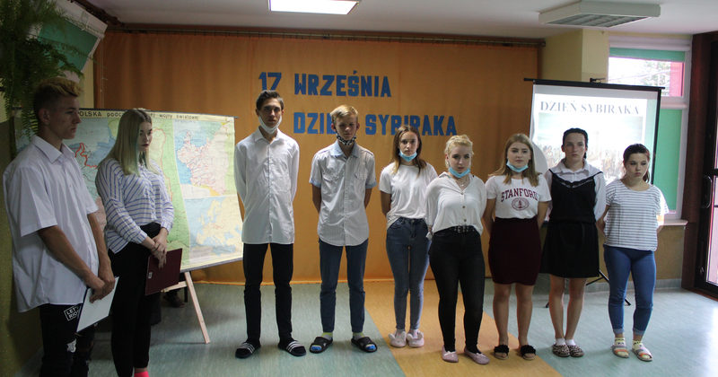 DZIEŃ SYBIRAKA W 13-2 OŚRODKU SZKOLENIA I WYCHOWANIA W JĘDRZEJOWIE