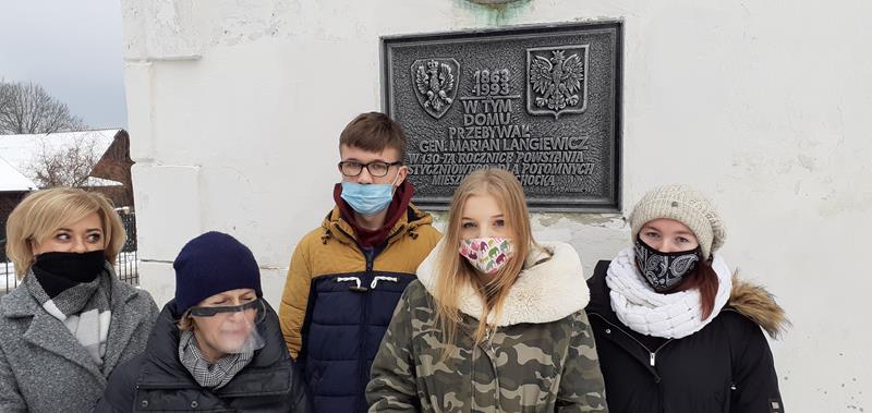 W HOŁDZIE POWSTAŃCOM STYCZNIOWYM