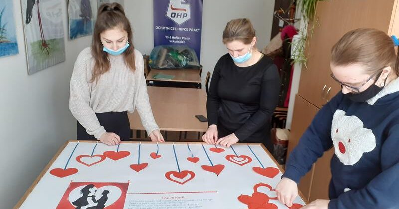W  KOŃSKICH   SMACZNIE  I  SŁODKO  W  TŁUSTY CZWARTEK