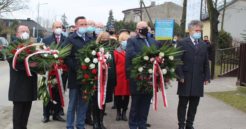 POWIATOWE OBCHODY NARODOWEGO DNIA PAMIĘCI  ŻOŁNIERZY WYKLĘTYCH  W JĘDRZEJOWIE