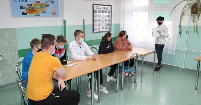 „ŚWIAT ZAWODÓW- SPORZĄDZANIE DOKUMENTÓW APLIKACYJNYCH”  W OSIW W JĘDRZEJOWIE
