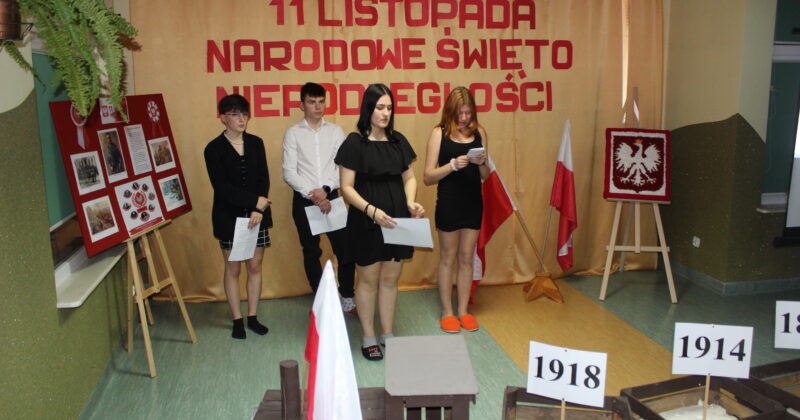 Uroczysta akademia  w 13- 2 OSIW w Jędrzejowie z okazji Narodowego Dnia Niepodległości