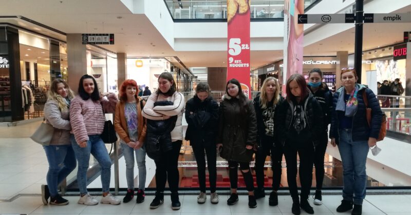 Uczestnicy koneckiego hufca w kinie