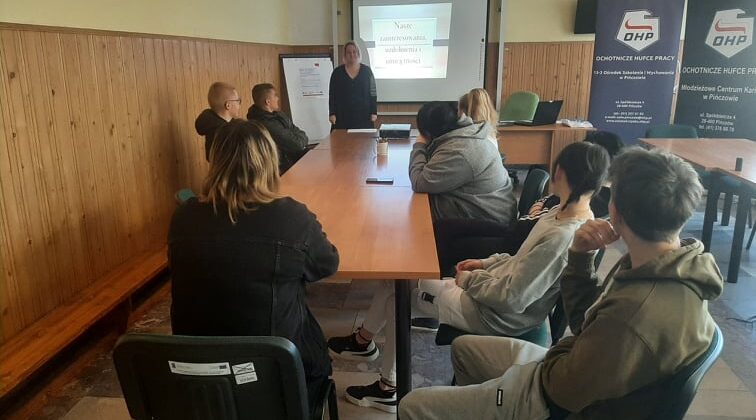 POVERVET-2020-1-PL01-KA102-080417 „Praktyki zagraniczne skrzydłami w wejściu na rynek pracy”