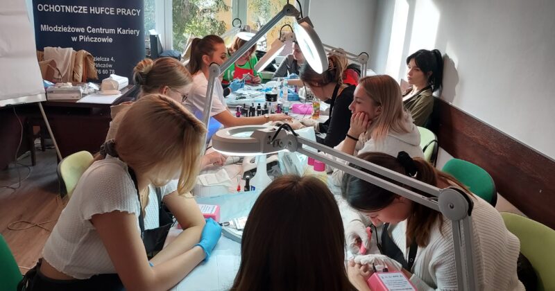 Rozpoczęcie kursu „Manicure – stylizacja paznokci różnymi metodami” w MCK OHP Pińczów