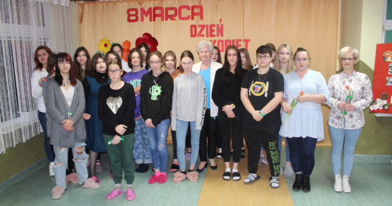 Dzień Kobiet w 13-2 Ośrodku Szkolenia i Wychowania w Jędrzejowie