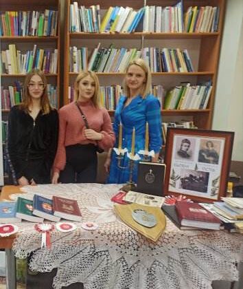 Na wykładzie w bibliotece