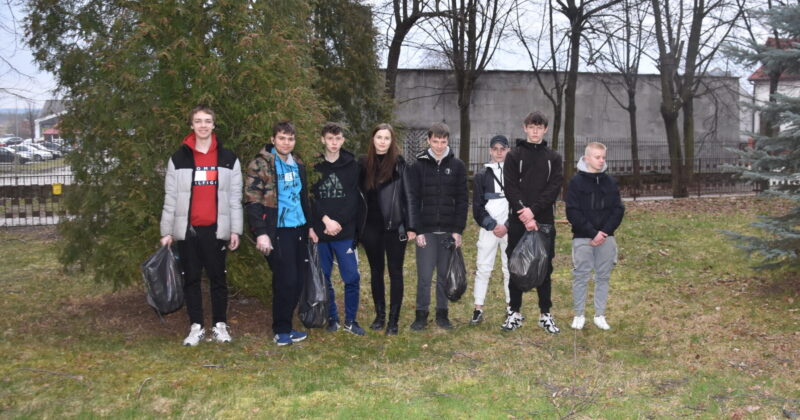 Marcowe sprzątanie w 13-3 Ośrodku Szkolenia i Wychowania w Pińczowie