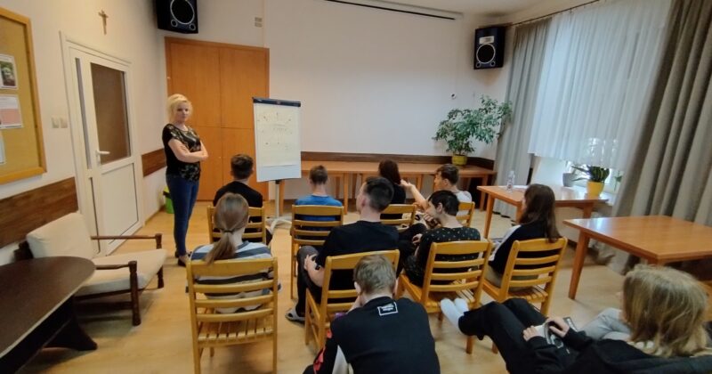 REALIZACJA OGÓLNOPOLSKIEJ INICJATYWY „SIŁA JEST W NAS – POBAW SIĘ ZE MNĄ I POCZYTAJ MI” W OSiW OHP W STARACHOWICACH