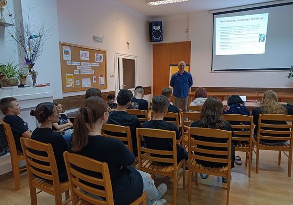 Inicjatywa „Nie krzywdź i nie daj się krzywdzić. Stop przemocy. Start bezpieczeństwu”  w Ośrodku Szkolenia i Wychowania OHP w Starachowicach