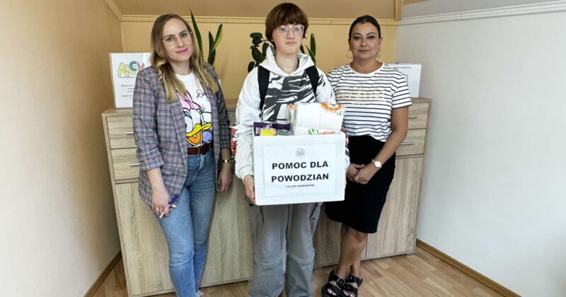 13-4 HUFIEC PRACY W SANDOMIERZU POMAGA POWODZIANOM